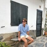 1688771282_Men-Vacation-Outfits.jpg