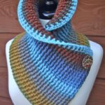 1688777638_No-Knit-Cowl-With-A-Big-Button.jpg