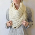 1688807750_No-Knit-Cowl-With-A-Big-Button.jpg