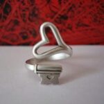 1688816894_Chain-Heart-Ring.jpg